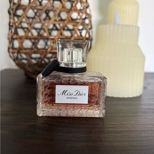 Miss Dior Essence Perfume